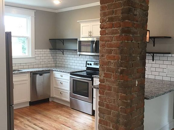 5th image of 415 Steele St