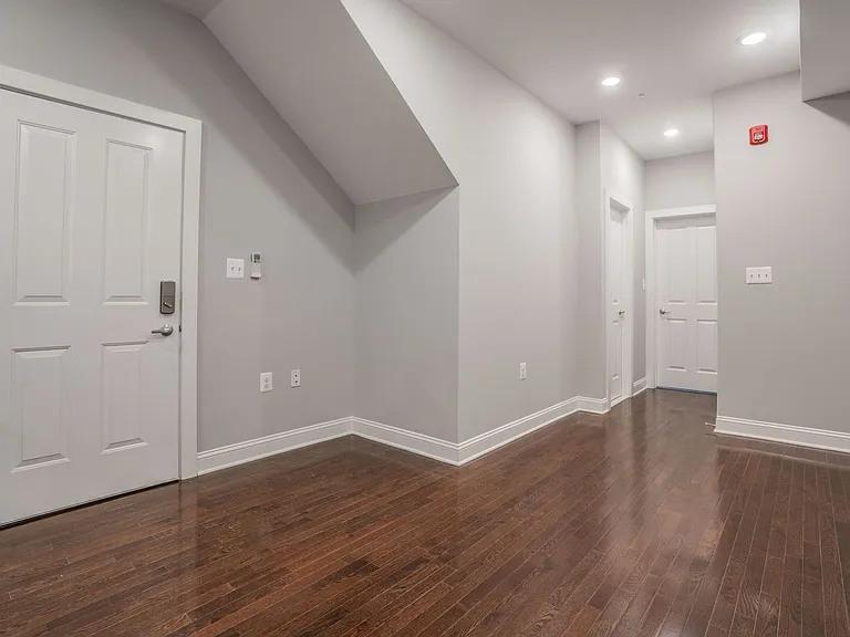 310 E Lanvale St — Photo 20