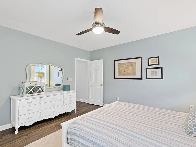 437 N Belvedere Dr — Photo 23