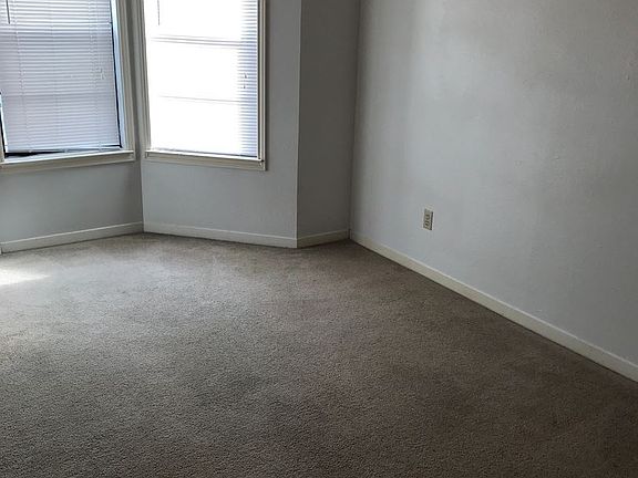 4th image of 915 W 23rd St APT 210