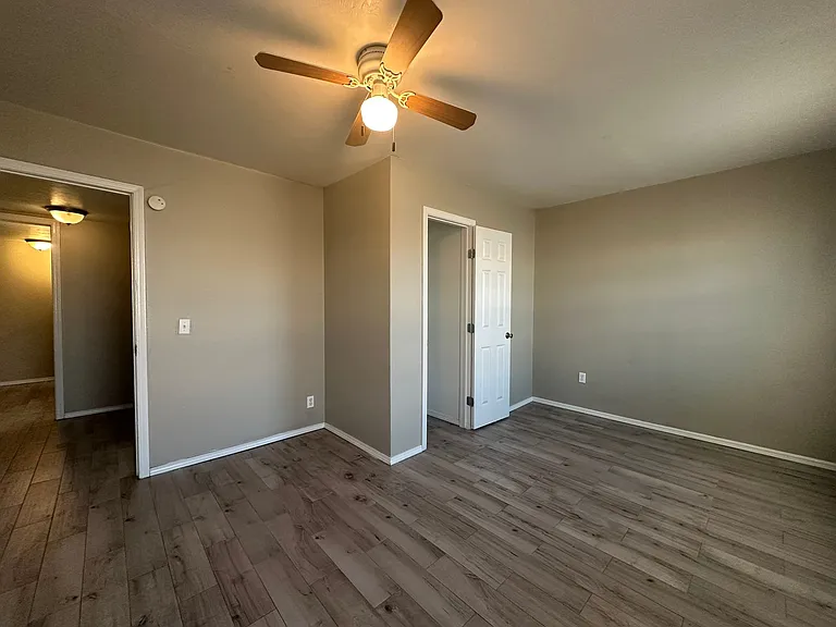 6066 Nw Expy — Photo 15