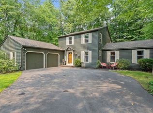 8701 Welwyn Ln, Baldwinsville, NY 13027