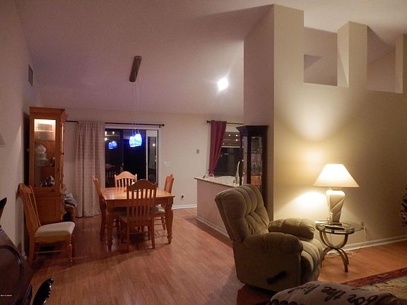 4th image of 54 Westmoreland Dr