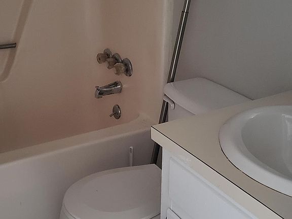 3rd image of 209 Beech St APT 9