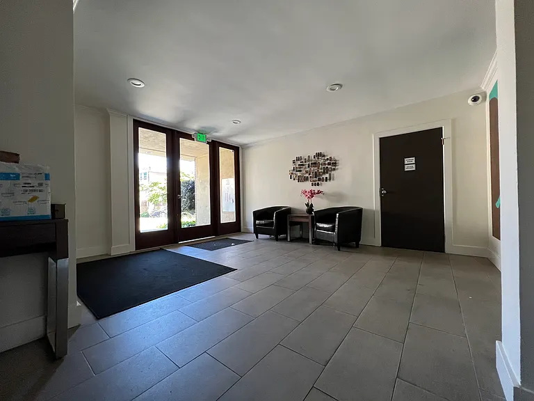 453 Lee St — Photo 10