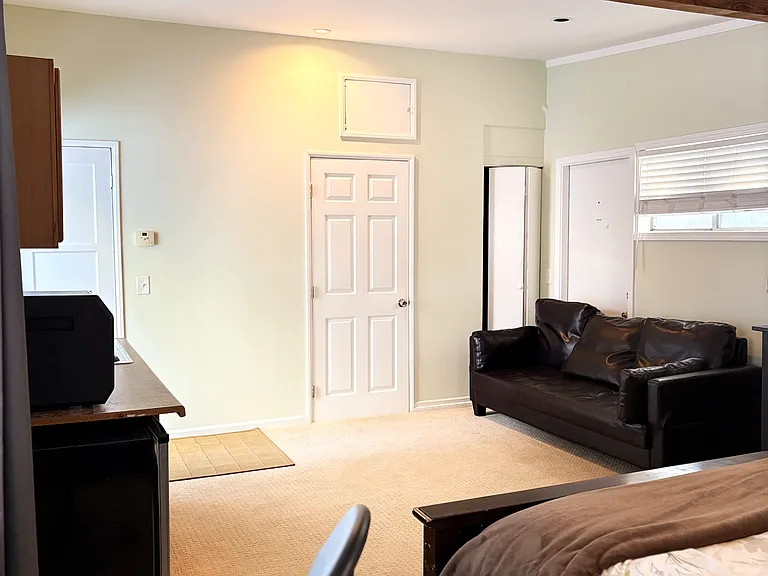 2137 Torrey Pines Rd — Photo 12