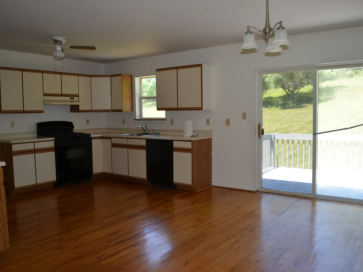 3 bed, 1500 sqft, $2,250 — Photo 3