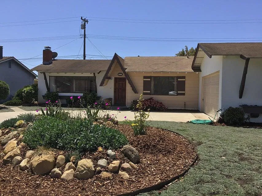 3 bed, 2.0 bath, 1280 sqft, $5,200 — Photo 2