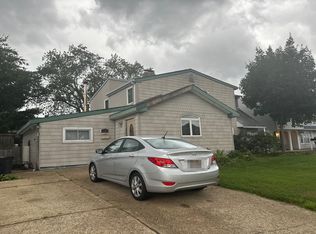 15 Solar Ln, Levittown, NY 11756