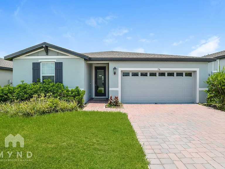 796 Griffon Ave — Photo 1