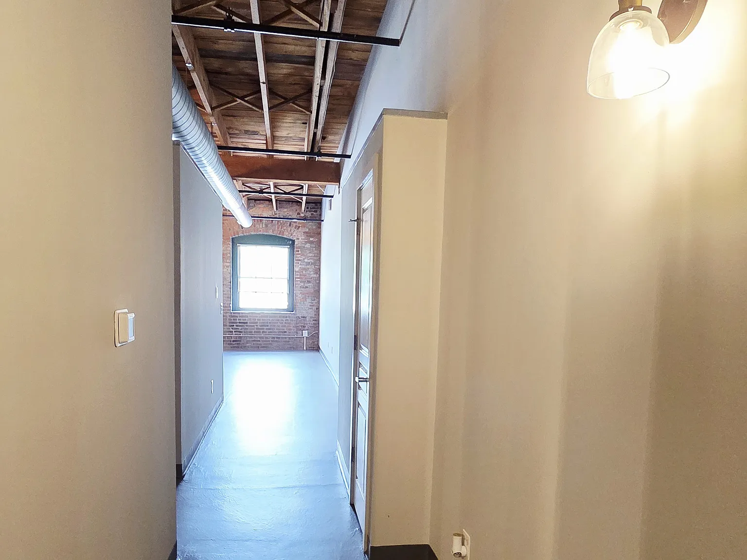 1 bed, 870 sqft, $1,611 — Photo 4