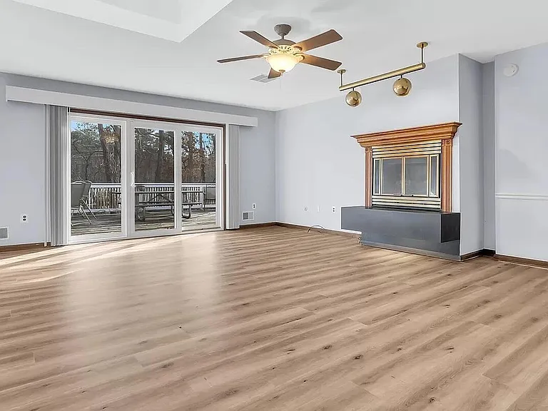1097 S Lakewood Farmingdale Rd — Photo 5