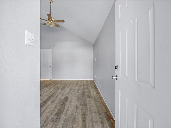 3rd image of 11018 Clark Rd