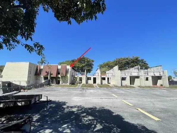 8921 Palm Tree Lane #8921, Pembroke Pines, FL 33024