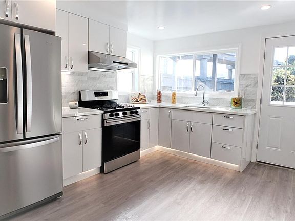 2nd image of 1667 Silver Ave #1669