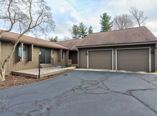 846 Brook Village Dr #65, Holland, MI 49423