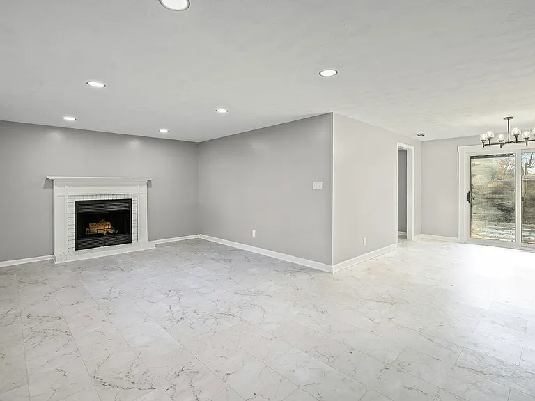 1406 Meadowbrook Ct — Photo 7