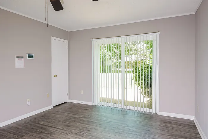 4 bed, 2.0 bath, 1435 sqft, $1,575 — Photo 4