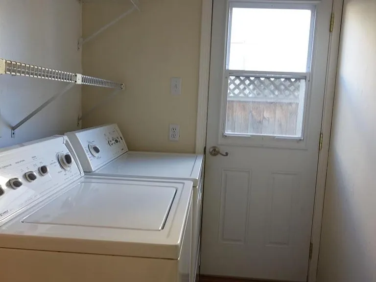 585 Morse Ave — Photo 8