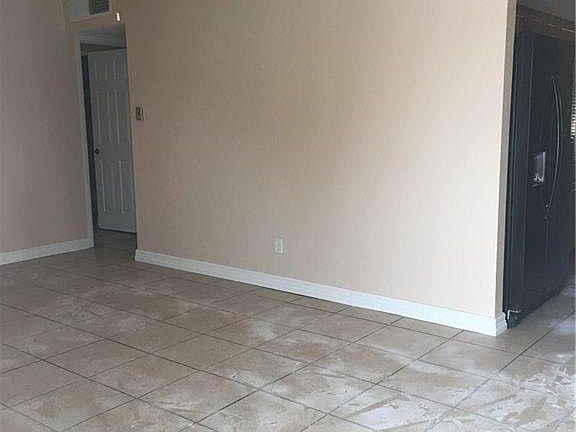 3rd image of 621 La Paz Dr