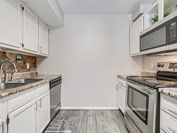 4th image of 1167 Norton Ave NE