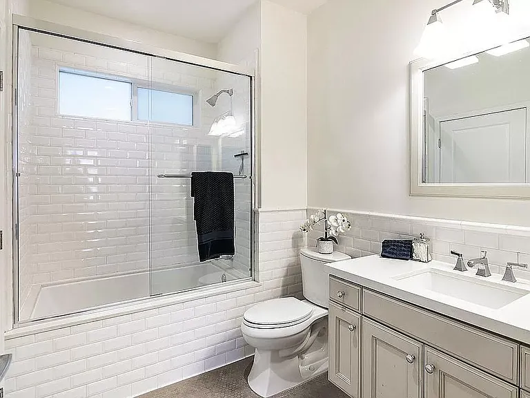 1625 Granville Ave #202 — Photo 15
