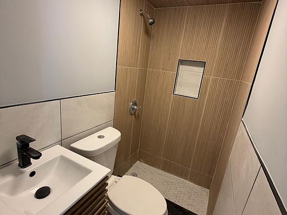 4th image of 120 Washington Ave #1-A