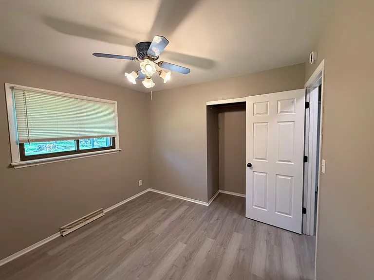 8860 S 84th St — Photo 11