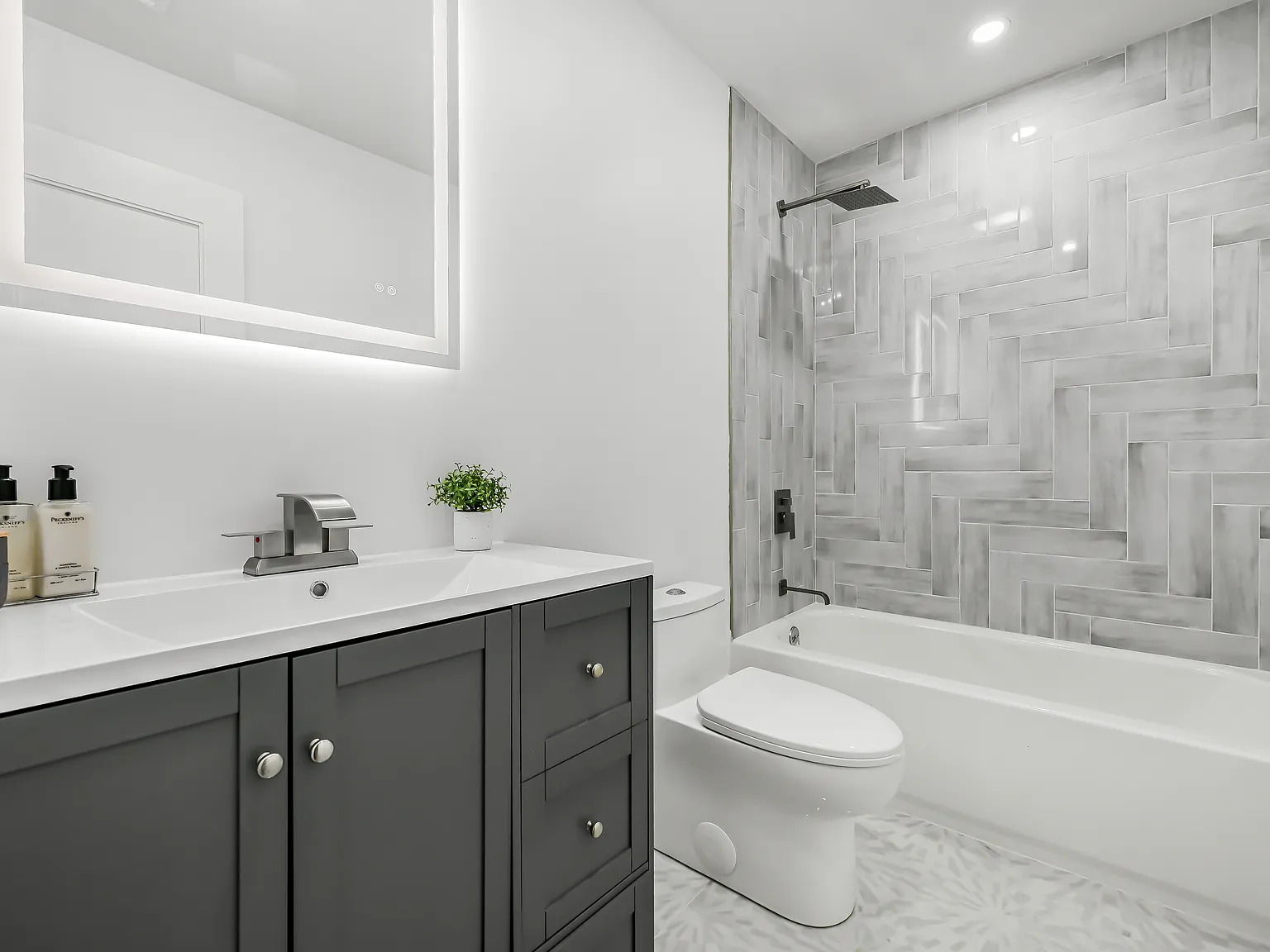 4 bed, 5663 sqft, $5,400 — Photo 4