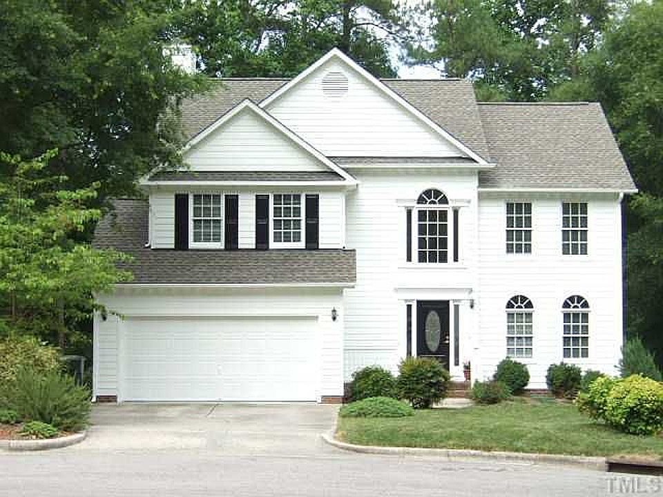 Great curb appeal. Cul-de-sa