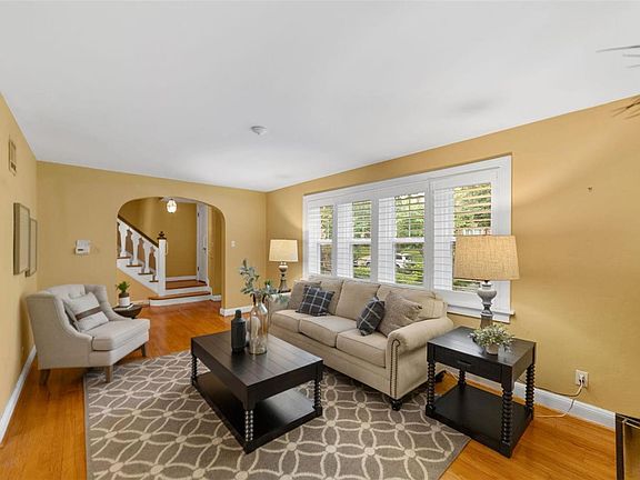4th image of 7631 Stanford Ave
