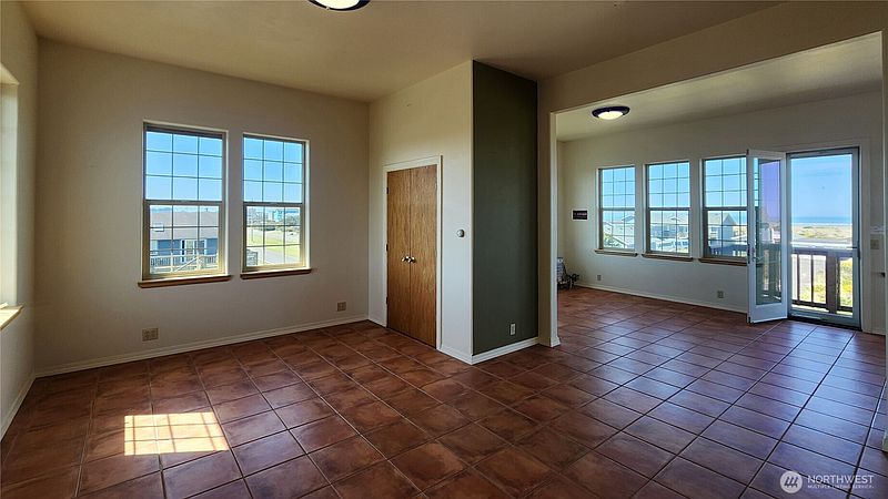 4th image of 1140 Ocean Shores Boulevard SW