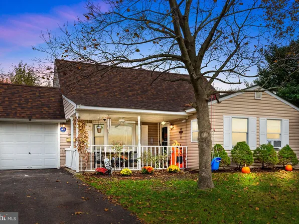 54 Kentucky Ln, Levittown, PA 19055