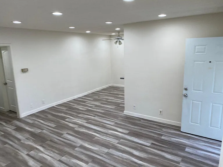 7705 Romaine St #5 — Photo 3