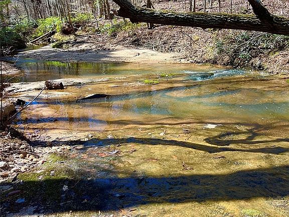 5th image of 1 Sarah Simpson Rd