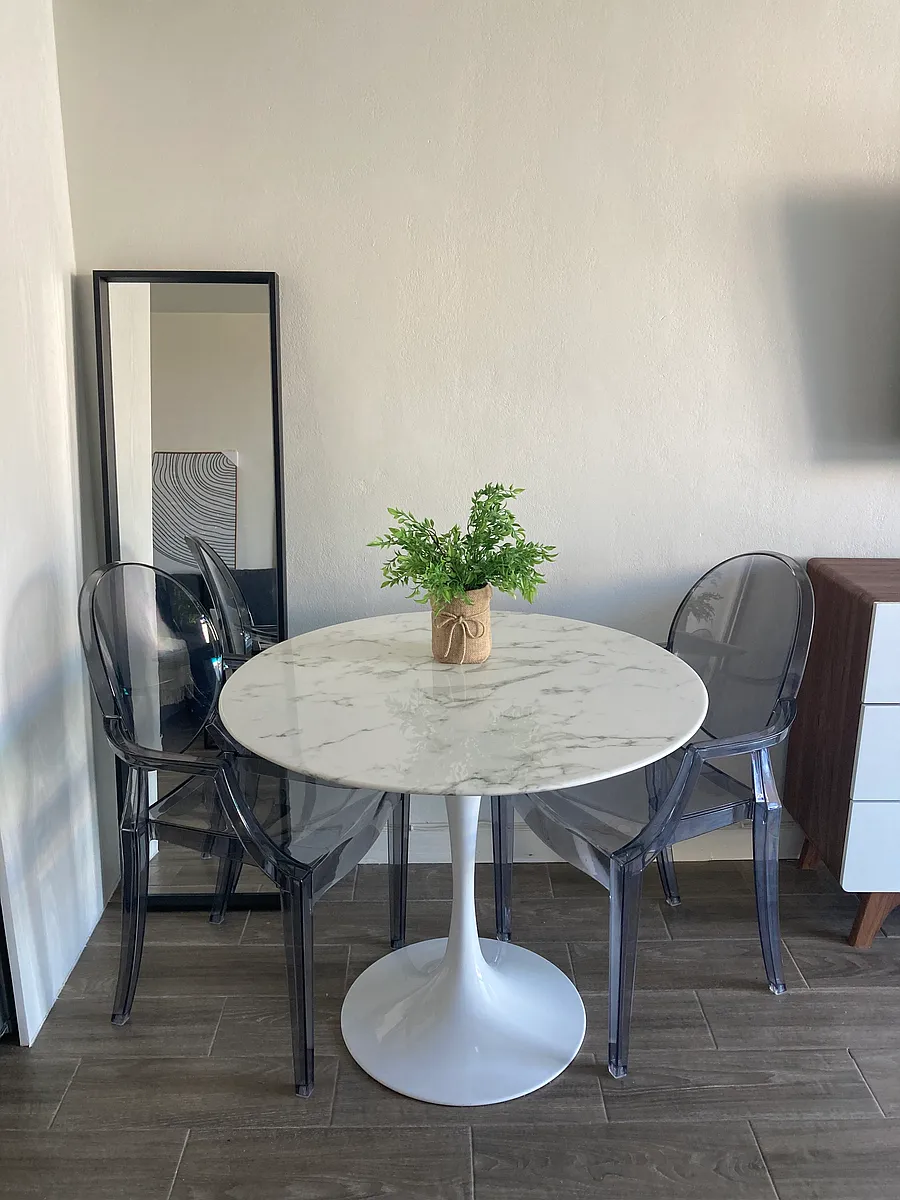 Dining area - 19201 Collins Ave #334