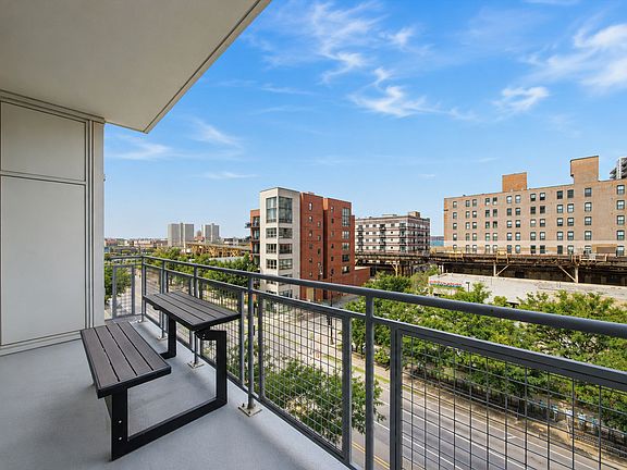 5th image of 50 E 16th St Unit 514