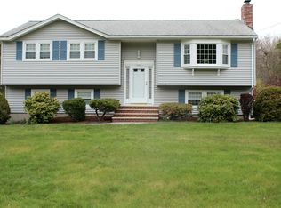 4 Roaen Dr, North Chelmsford, MA 01863