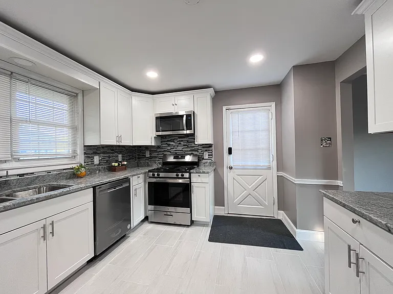224 Pleasant Valley Rd — Photo 6