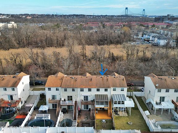 2nd image of 550 Dongan Hills Ave