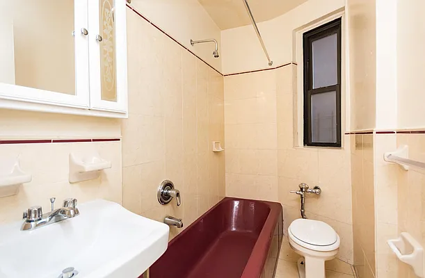 Sold by Re/Max In The City | media 10