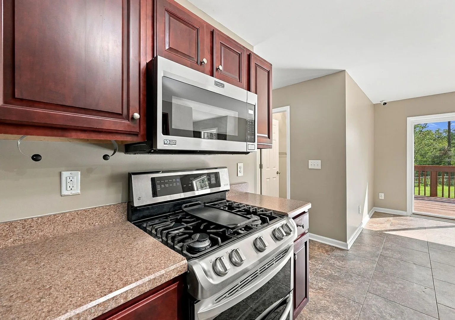Country Charm & Space to Roam Just Minutes from Downtown Lillington! — Photo 4