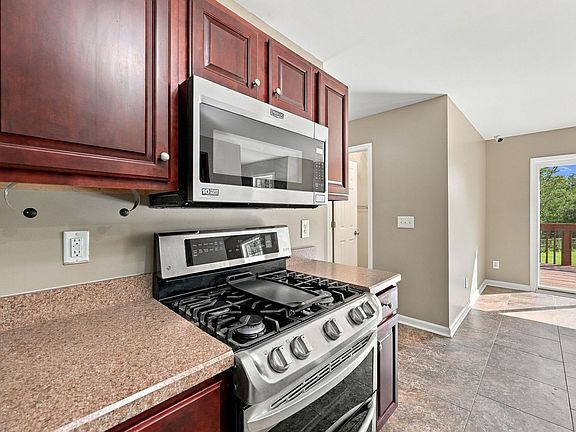 4th image of 570 Buchanan Rd