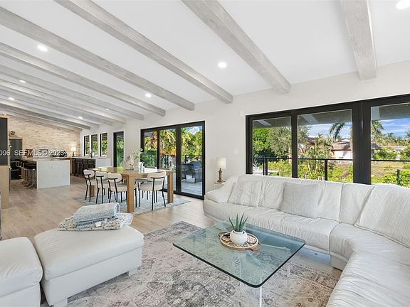 5th image of 516 NE 6th Ave #1-3