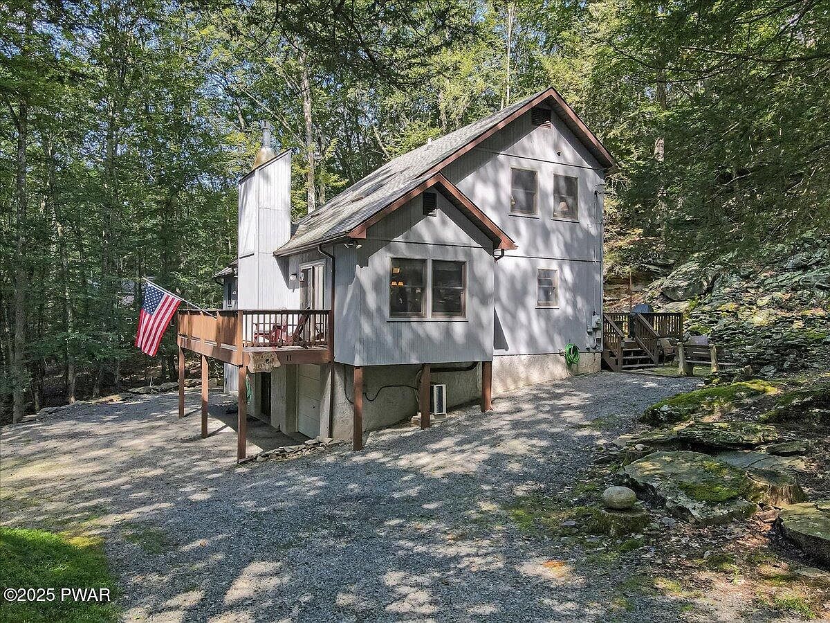 11 Pumphouse Rd, Lakeville, PA 18438 | Zillow
