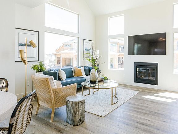 3rd image of 174 W Autumn Ln