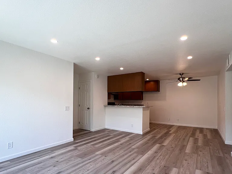 134 S Western Ave #10 — Photo 5