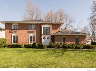 94 Autumnview Rd, Williamsville, NY 14221