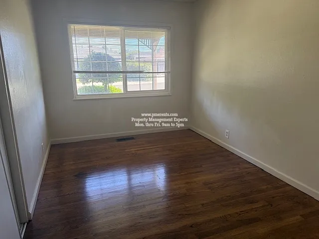 2837 Inman Ave — Photo 4
