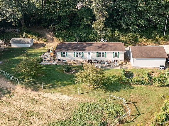 2nd image of 1323 Brussel Rd NE